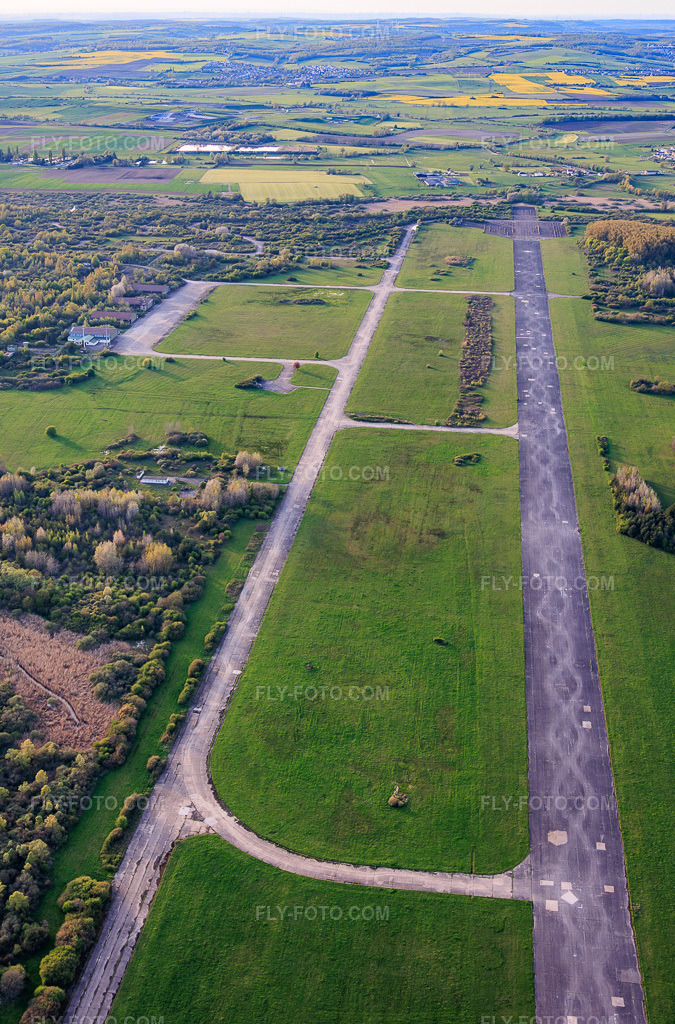 Aerial view: Runway of the former Grostenquin military airfield from the southeast in Bistroff in the state Moselle, France.Photo: IMG_154337.jpg taken on 04/17/2026 by Werner Riehm/FLY-FOTO.comResolution of the original: 3848 x 5840 px