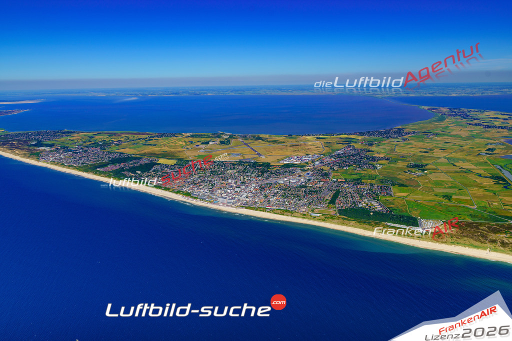 Die Luftbildaufnahme Westerland - Sylt wurde 2018 mittels Flugzeug (keine Drohne) erstellt. Perfekte Schärfe und Druck- Auflösung- Garantiert!
