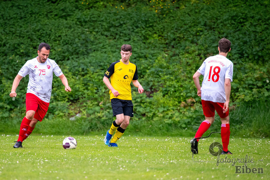 1. FC Ohmstede-SVE Wiefelstede | Herren Kreispokalfinale Jade-Weser-Hunte; 1.FC Ohmestede (gelb) - SVE Wiefelstede (weiß) am 16.06.2024; in Obenstrohe (Plaggenkrugstraße), Photo: Philip Eiben 2024 - Realisiert mit Pictrs.com