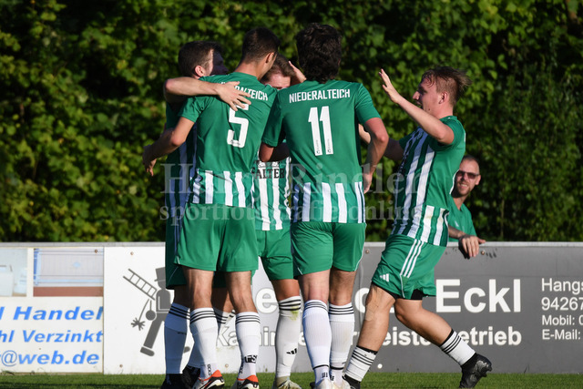 SpVgg Niederalteich : SpVgg GW Deggendorf | Torjubel SpVgg Niederalteich - Realisiert mit Pictrs.com