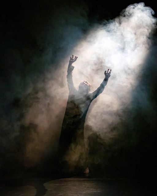 Tadashi Endo - Souls in the sea | Digital Fotografie für großformatige FineArtPrint, im Gallus Theater Frankfurt am Main 2019, Butoh Tänzer Tadashi Endo: http://www.butoh-ma.de/
Digital photography for large format FineArtPrint, in Gallus Theater Frankfurt am Main 2019, Butoh dancer Tadashi Endo: http://www.butoh-ma.de/
 - Realisiert mit Pictrs.com