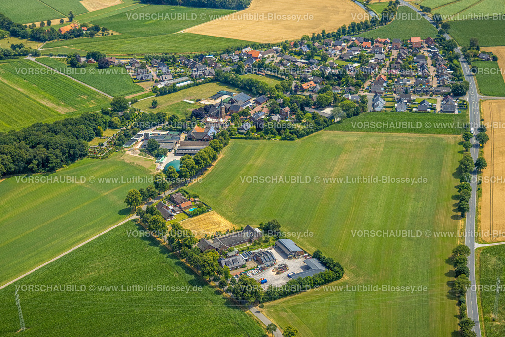 Hamminkeln220703621 | Luftbild, Ansicht Ortsteil Loikum, Baustelle mit Neubau neben der kath. Kirche St. Antonius, Loikum, Hamminkeln, Niederrhein, Nordrhein-Westfalen, Deutschland