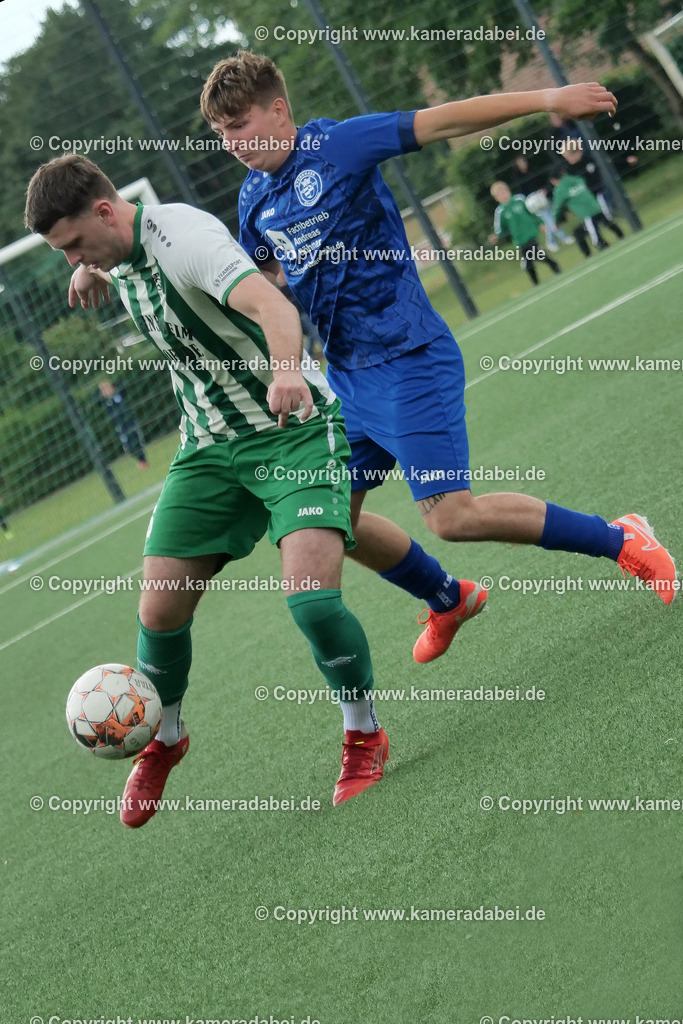 Fußball : Bezirksliga : TV Voerde - FC Sterkrade 72 | Fußball : Bezirksliga : TV Voerde - FC Sterkrade 72 am 25.05.2025 in Voerde - Realisiert mit Pictrs.com