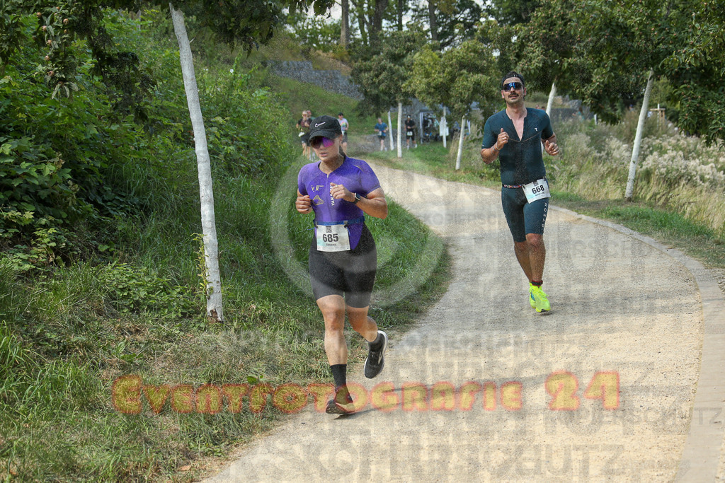 250824_1441_EX1_7132 | Sportfotografie im Rhein-Sieg Kreis, Köln, Bonn, NRW, Rheinland Pfalz, Hessen, etc. Unser Tätigkeitsfeld umfasst den Laufsport vom Volkslauf über den Marathon, Duathlon, Triathon bis zum Ultralauf wie Kölnpfad Ultra oder Schindertrail.