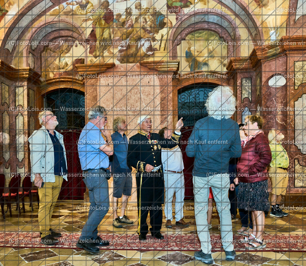 ALP4009_Jeanne de Ferrette_barocke Bibliothek | (C)FotoLois.com, Alois Spandl, 700stes Hochzeitsjubiläum - Albrecht II. mit Johanna von Pfirt in Thann (FR) im März 2024. Empfang des Organistionskommitees aus der Region Ferrette (Pfirt)/Thann aus dem Elsass mit Empfang durch die Stadtgemeinde und Bezirkshauptmannschaft Scheibbs im Schloss Scheibbs und anschließender Kranzniederlegung in der Kartausenkirche über der Krypta des Gründerehepaares durch Mitglieder des Templer Ordens im Beisein von Mitgliedern der Goldhaubengruppen, Fr 22. September 2023.