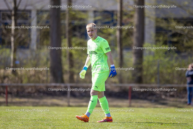 Fußball I Junioren I Saison 2025-2026 I DFB-Nachwuchsliga I 8. Spieltag I JFV Lübeck - 1. FC Magdeburg 195 | Lennard Schröder (33, JFV Lübeck) - Realisiert mit Pictrs.com