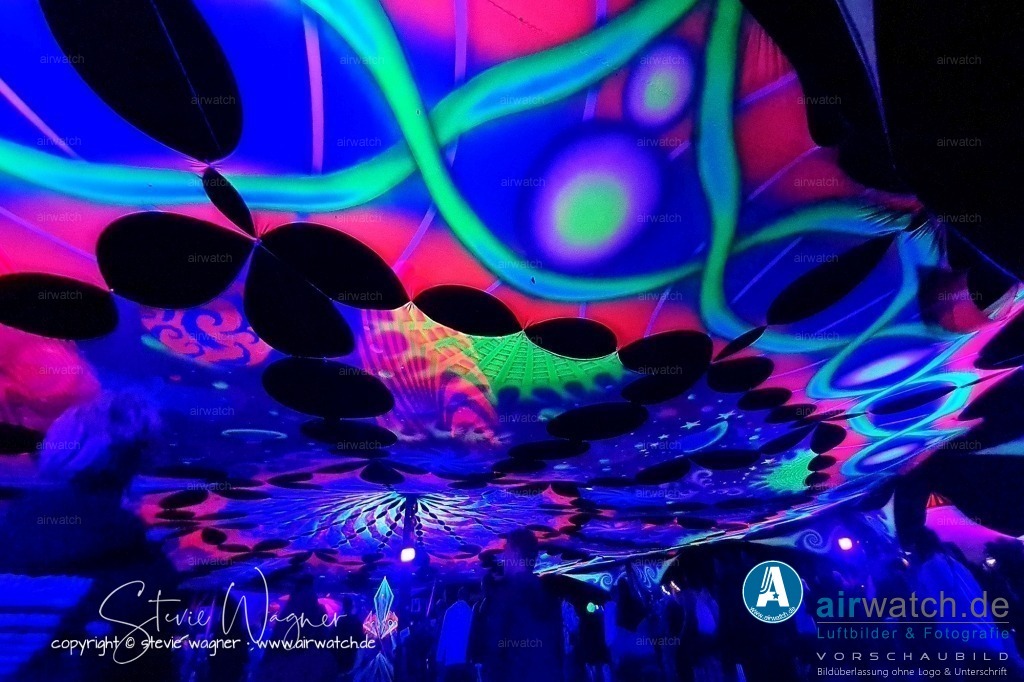 Bachblyten® Festival 2023 | Entdecken Sie atemberaubende Luftbilder und Fotografien auf airwatch.de - Tauchen Sie ein in eine Welt voller faszinierender Aufnahmen aus der Vogelperspektive.