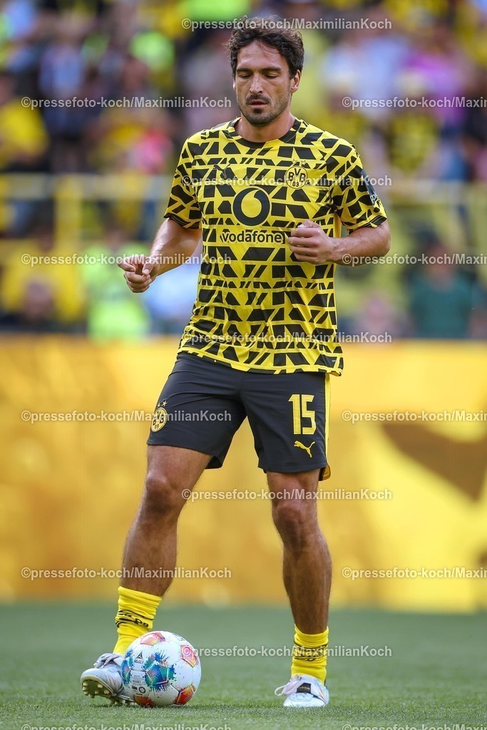BVB10082501005 | 10.08.2025, Fußball, Borussia Dortmund - Juventus Turin, Testspiel, Signal Iduna Park, Saison 2025 2026: Mats Hummels (ehem. BVB Spieler)   DFB regulations prohibit any use of photographs as image sequences and or quasi-video.