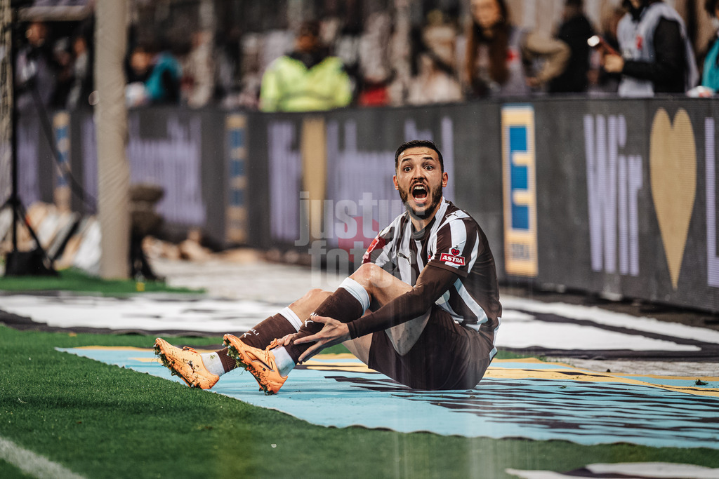 Fußball | Männer | Saison 2025/2026  | Fußball-Bundesliga | 09. Spieltag | FC St. Pauli vs. Borussia Mönchengladbach | 01.11.2025 | Mathias Pereira Lage (#28, FC St. Pauli) beschwert sich