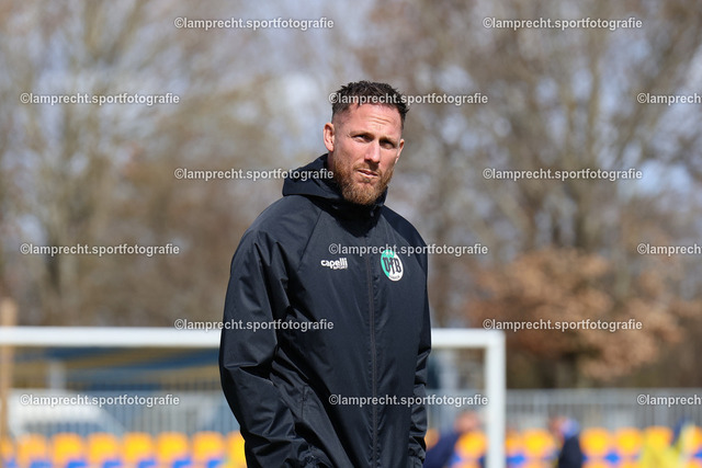 Fußball I Herren I Saison 2025-2026 I SHFV-Lotto-Pokal I Halbfinale I SV Todesfelde - VfB Lübeck 009 | Pierre Becken (Co-Trainer, VfB Lübeck) - Realisiert mit Pictrs.com