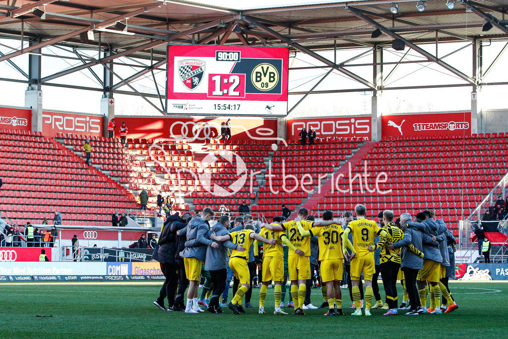 FC Ingolstadt - Borussia Dortmund Amateure | Die Dortmunder freuen sich ueber den Auswaertssieg in Ingolstadt / DFL REGULATIONS PROHIBIT ANY USE OF PHOTOGRAPHS AS IMAGE SEQUENCES AND/OR QUASI-VIDEO