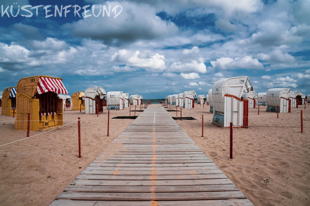 Strandkörbe Travemünde Strand | Entdecke deine Lieblingslandschaft von der Küste – auf Ostsee Leinwand, Nordsee Leinwand, Alu Dibond oder Acrylglas, passend für jeden Geschmack und Raum.