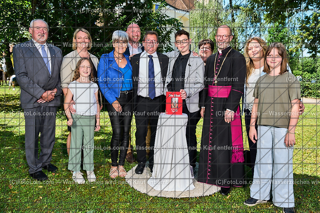 ALP1352_PfarrFirmung Wieselburg_Firmling-PateIn_Familie | (C)FotoLois.com, Alois Spandl, Firmung in der Pfarrkirche Wieselburg mit Generalvikar Dr. Christoph Weiss, Dechant Pfarrer Daniel Kostrzycki und Monignore Franz Dammerer, Sa 15. Juni 2024.