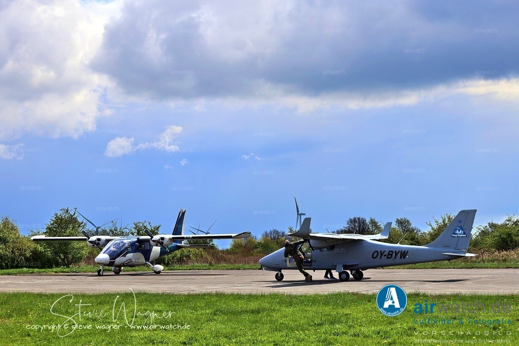 PropExpress - Tecnam P2006T SMP - in Husum - Schwesing - EDXJ | Es ist für den kurzen Start und die Landung (STOL) ausgelegt und kann auf unebenen Landebahnen betrieben werden, sodass es für eine Vielzahl von Missionen geeignet ist.