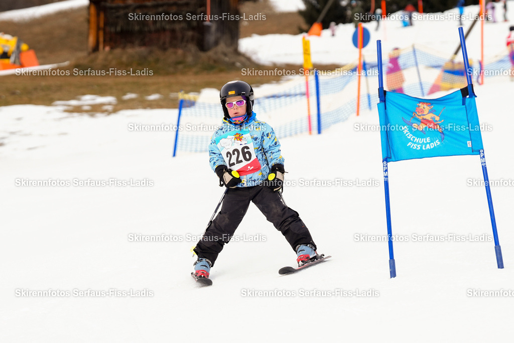 SRF_02.01.2026_0307 | Skirennfotos,Serfaus,Fiss,Ladis,Kinderskirennen,Winter,Tirol,Oberland,skirace,SFL,feelfree,weil wir's genießen,ski,Ski,skifahren,Sonnenplateau, - Realisiert mit Pictrs.com