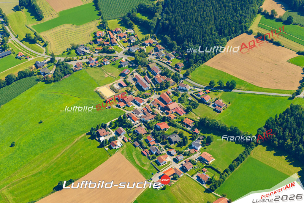 Schrägluftbild  Gotzendorf  Hohenwarth - Das Luftbild wurde 2025 vom UL-Flugzeug heraus erstellt ( keine Drohne ) - Hochauflösende Luftaufnahme -Nicht vergleichbar mit Google Maps oder Satelittenbilder- Die Geschenkidee !Mit Lizenz und Bildrechte bestellbar
