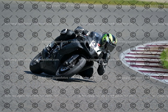 26BT02-1319 | markuskiefer.com - Realisiert mit Pictrs.com