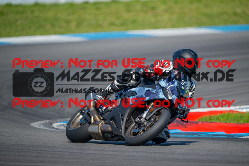 MaZZes-Fotomatrix-20260523-119747 | GRUEN