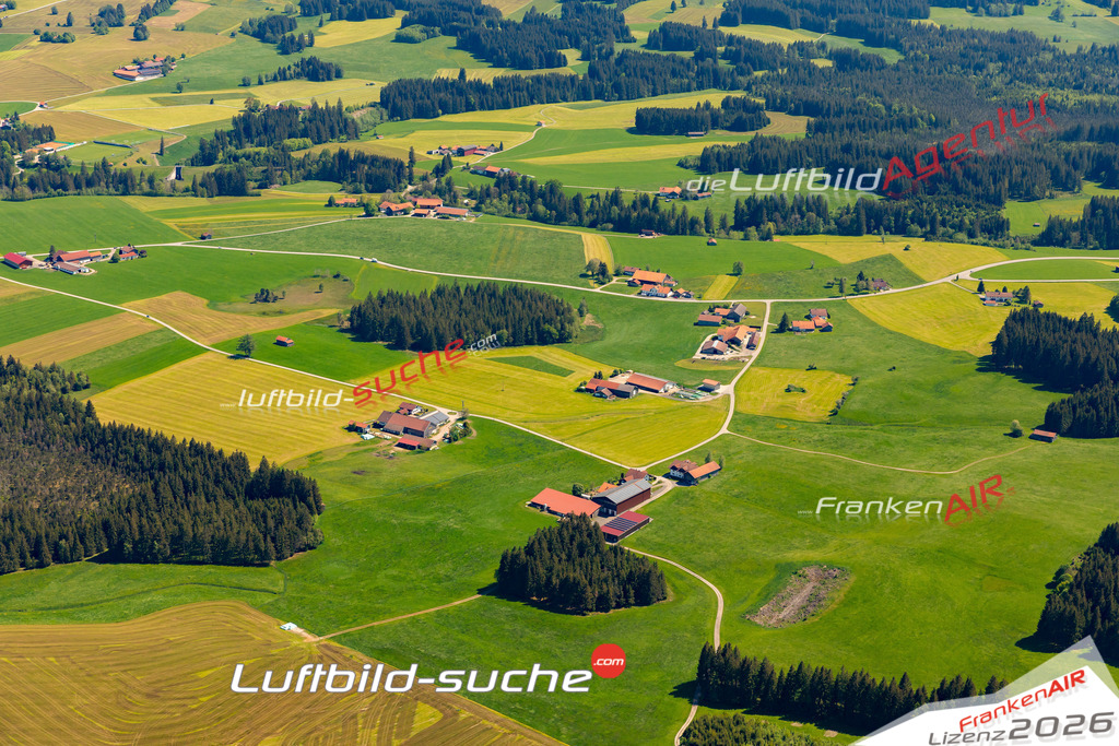 Das Luftbild zeigt : Hasenmahd Görisried - Die Luftaufnahme wurde 2024 vom UL-Flugzeug aus erstellt ( keine Drohne ) - Hochauflösende Luftaufnahme - Für grossformatige Ausdrucke geeignet. Die Geschenkidee !Mit Lizenz und Bildrechte bestellbar