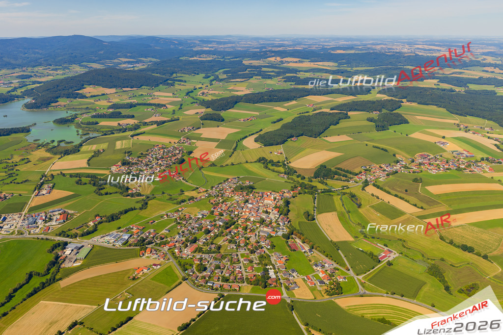 Luftaufnahme von Eschlkam Vs Google Maps- Die Luftaufnahme wurde 2025 vom UL-Flugzeug heraus erstellt ( keine Drohne ) - Hochauflösende Luftaufnahme - für professionelle Ausdrucke geeignet. Die Geschenkidee !Mit Lizenz und Bildrechte bestellbar