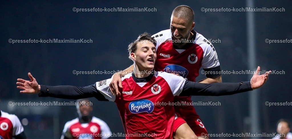 Koe12032501101a | 12.03.2025, Fußball, FC Viktoria Köln – Rot-Weiss Essen, 3.Liga, Sportpark Höhenberg, Saison 2024 2025: Torjubel nach dem 1:0 durch Torschütze Malek El Mala (Viktoria Köln #42) zusammen mit Serhat-Semih Güler (Viktoria Köln #30)DFB regulations prohibit any use of photographs as image sequences and or quasi-video.
