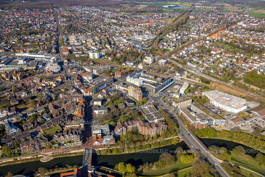Luenen250404076 | Luftbild, Wohngebiet Ortsansicht an der Merschstraße mit ZOB Lünen Bushaltestelle und Kaufland Supermarkt, Lünen, Ruhrgebiet, Nordrhein-Westfalen, Deutschland