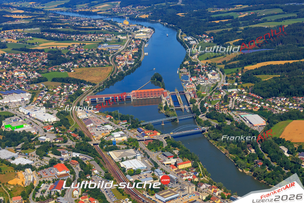 Die Luftaufnahme der Stadt Passau wurde 2017 vom Flugzeug heraus erstellt ( keine Drohne )- hohe Auflösung für beste Qualität