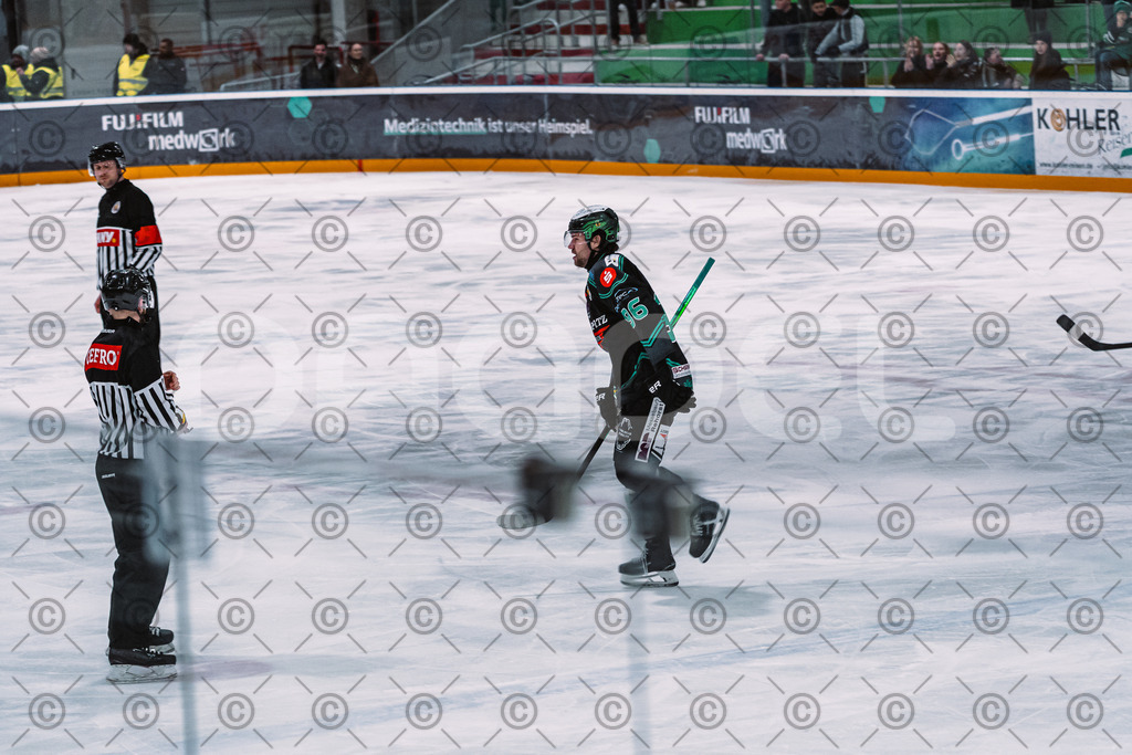 Alligators_vs_Memmingen_05_12_2025-076 | Die Fotogalerie von Daddel: professionelle Bilder von Sport, Events und Unternehmen aus Franken. Jetzt Galerien durchstöbern und Lieblingsfotos bestellen. - Realisiert mit Pictrs.com