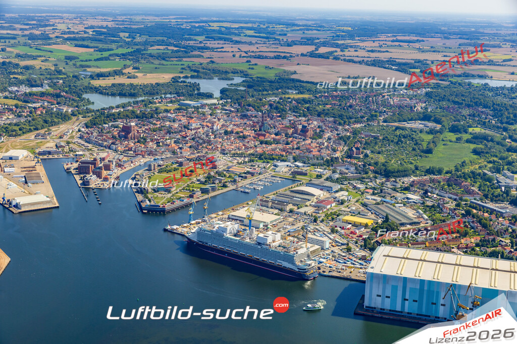Schrägluftbild  Wismar West  Wismar - Das Luftbild wurde 2025 vom UL-Flugzeug heraus erstellt (ohne Drohne- keine Drohnenaufnahme ) - Hochauflösende Luftaufnahme -Nicht vergleichbar mit Google Maps oder Satelittenbilder- Die Geschenkidee !Mit Lizenz und Bildrechte bestellbar