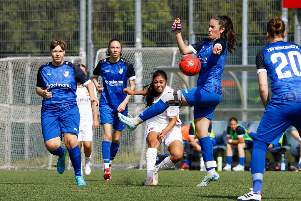 FCHMÜN_250907_9133 | Fotopresso – Sportfotografie in Heidenheim & Umgebung. Professionelle Sportfotografie für unvergessliche Momente. Dynamische Action-Shots, emotionale Szenen & hochwertige Bilder. - Realisiert mit Pictrs.com
