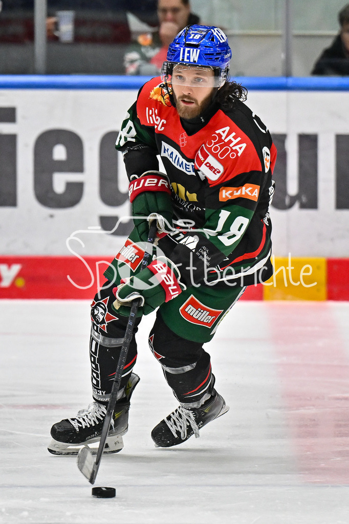 Augsburger Panther - Löwen Frankfurt  | am puck Anthony LOUIS (Augsburger Panther #18) / Freisteller / Einzelfoto / DEL: Augsburger Panther - Loewen Frankfurt, Curt Frenzel Stadion am 12.01.2025