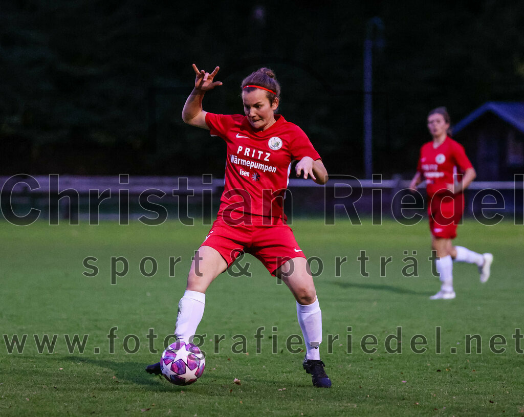 2023-10-21_052_FC_Forstern_gegen_FC_Ezelsdorf | Forstern, Deutschland, 21.10.2023:
Fußball, Frauen Bayernliga 2023 / 2024, 8. Spieltag, FC Forstern gegen FC Ezelsdorf, Endergebnis: 2:1

Helena Altenweger (FC Forstern, #5)

Foto: Christian Riedel / fotografie-riedel.net