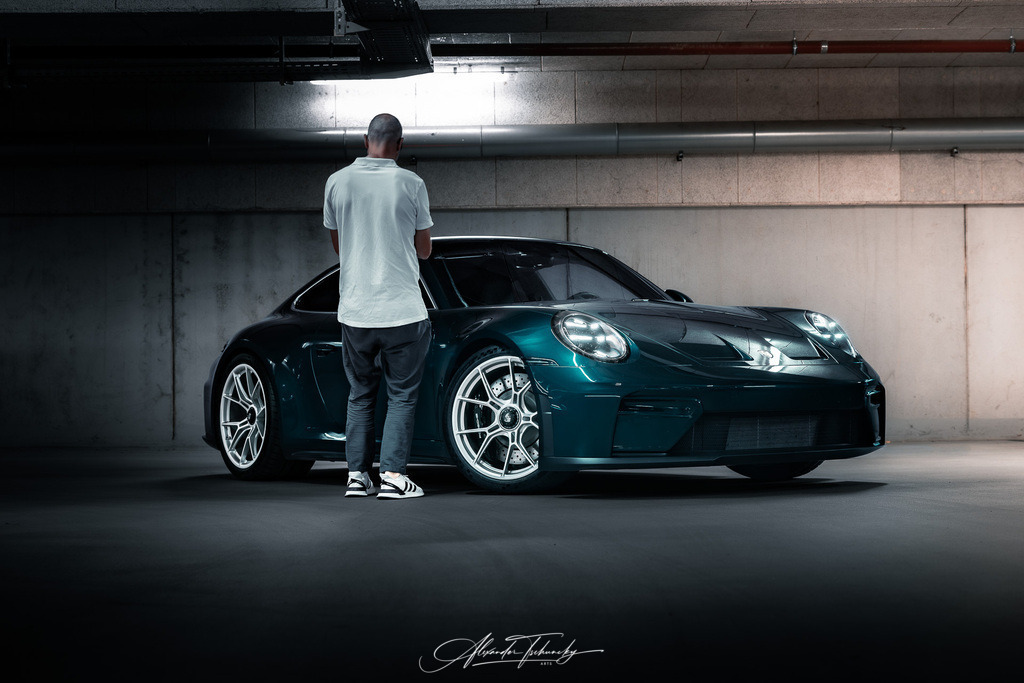 911 GT3 Touring Arlogrünmetallic | Entdecken Sie die faszinierende Welt von Alexander Tschuncky Arts: Kreative Fotografie, atemberaubende Automobilkunst und hochwertiger Bilderdruck. Lassen Sie sich inspirieren! - Realisiert mit Pictrs.com
