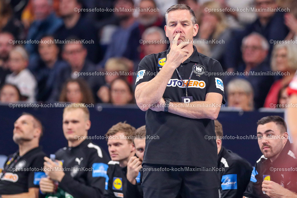 DHB07112402166 | 07.11.2024, Handball, EHF EURO Qualifiers, Deutschland - Schweiz, SAP Arena Mannheim: Bundestrainer Alfred Gislason (GER)