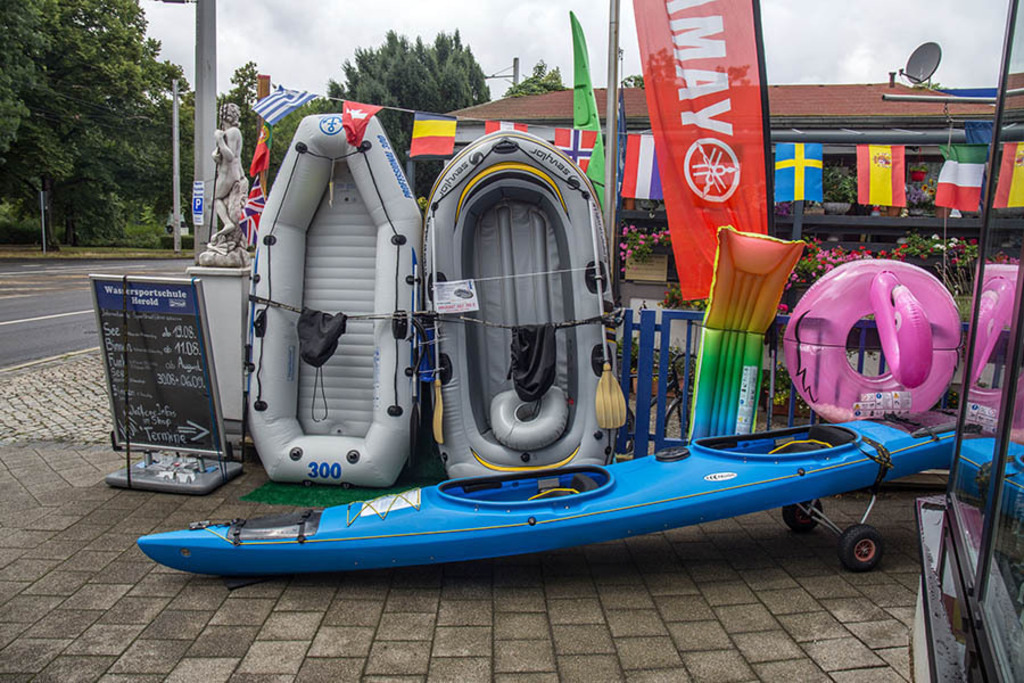 Bootsverleih Herold und Bootshop Herold | Entdecke über 20 Kategorien Leipzig-Motive: Foto-Downloads, hochwertige Poster, Leinwand- & Fine-Art-Prints. Jetzt Lieblingsfoto im Bildlexikon Leipzig Shop bestellen!