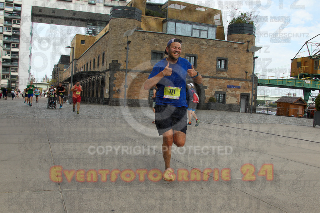 250920_1322_EV4_5343 | Sportfotografie im Rhein-Sieg Kreis, Köln, Bonn, NRW, Rheinland Pfalz, Hessen, etc. Unser Tätigkeitsfeld umfasst den Laufsport vom Volkslauf über den Marathon, Duathlon, Triathon bis zum Ultralauf wie Kölnpfad Ultra oder Schindertrail.