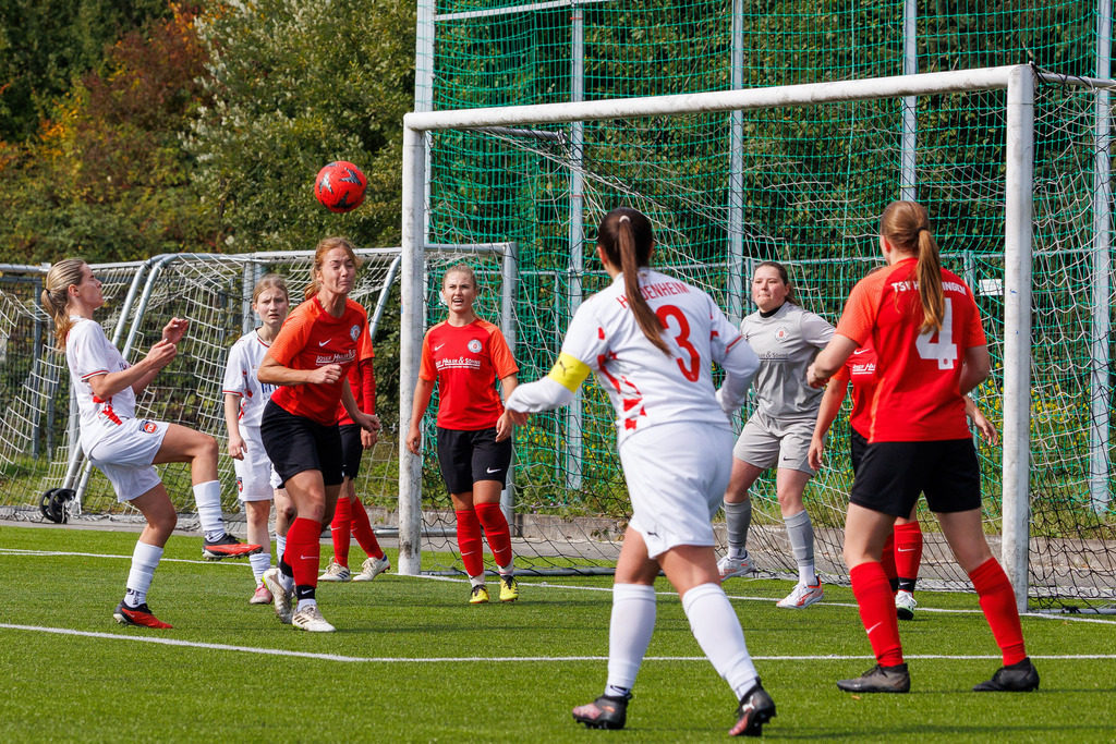 FCHHÜT_251003_5417 | 1.FC Heidenheim 1846 II vs. TSV Hüttlingen, Fußball, Frauen, Bezirkspokal, 2025/2026, 1.Runde, 03.10.2025 in Mergelstetten, Sportplatz 2(Foto: Michael Bulling) - Realisiert mit Pictrs.com