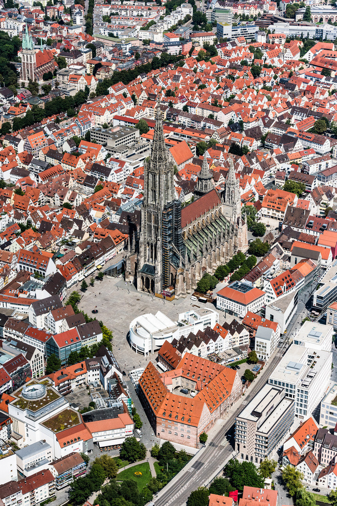 dr__0011347.jpg | ULM 01.08.2017 Stadtansicht des Innenstadtbereiches mit Ulmer Münster in Ulm im Bundesland Baden-Württemberg, Deutschland. // City view of downtown area with Ulmer Muenster in Ulm in the state Baden-Wuerttemberg, Germany. Foto: Daniel Reiter