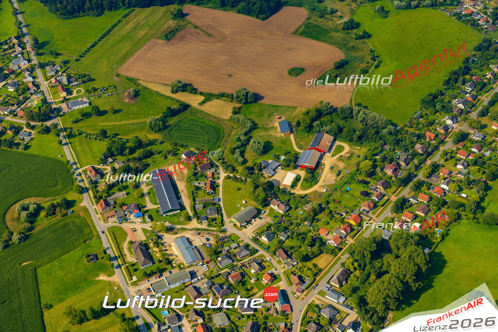Luftaufnahme Heiligenhagen Satow - Die Luftaufnahme wurde 2025 vom UL-Flugzeug heraus erstellt ( ohne Drohne ) - Hochauflösende Luftaufnahme - für professionelle Ausdrucke geeignet. Die Geschenkidee !Mit Lizenz und Bildrechte bestellbar