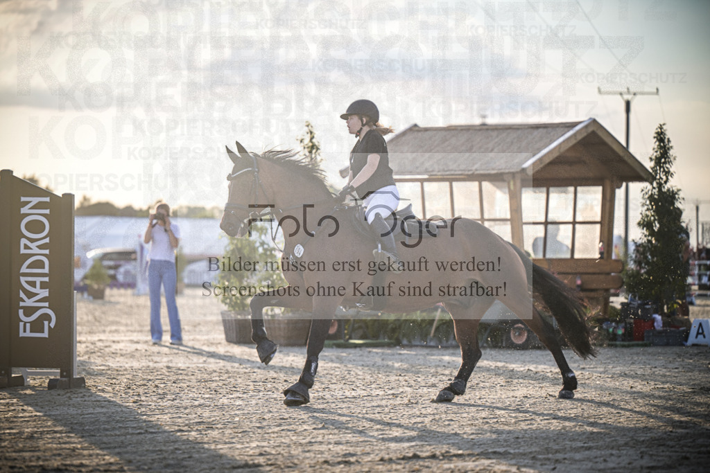 DOS_0404 | Entdecke hochwertige Reitturnierfotos von Foto Oger. Professionell, emotional und authentisch – jetzt Lieblingsmomente im Shop bestellen.Deutschlandweite Turnierfotografie. - Realisiert mit Pictrs.com