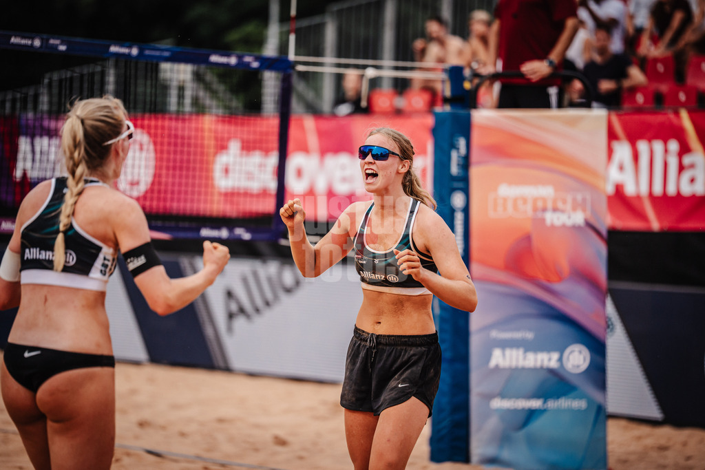 Beachvolleyball | Frauen | Allianz German Beach Tour 2025 | Tourstop München | 03.07.2025 | v.l. Giulia Deißenberger und Josefine Schäkel jubeln