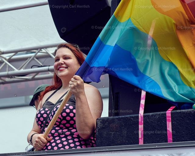 Gay-Pride Düsseldorf 23/ RP-Online | High End Portraits. Einzelportrait Paarportrait Gruppenportrait Künstlerportrait Bandportzait Bühnenfotografie Fashion Lifestyle Urbanlife  - Realisiert mit Pictrs.com