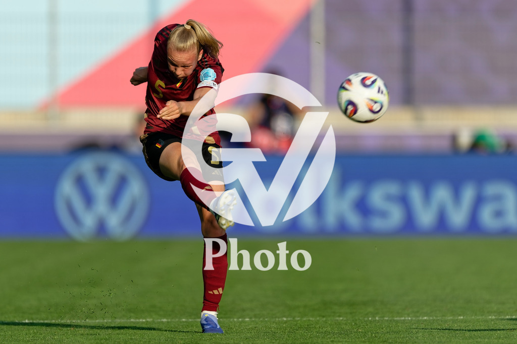 Belgium v Italy - UEFA Women's EURO 2025 Group B | SION, SWITZERLAND - JULY 3: Sarah Wijnants of Belgium shoots  during the UEFA Womens EURO 2025 Group B match between Belgium and Italy at Stade de Tourbillon on July 3, 2025 in Sion, Switzerland. (Photo by Giuseppe Velletri/Sports Press Photo/Getty Images)