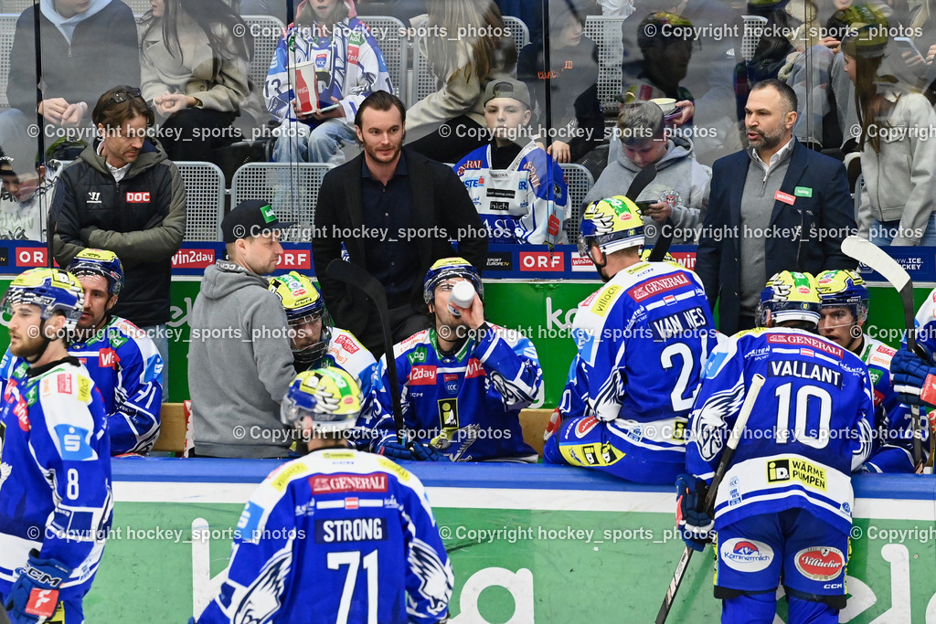 EC IDM WÄRMEPUMPEN VSV vs. MOSER MEDICAL GRAZ99ERS | Spielerbank EC VSV, #9 Alexander Rauchenwald EC VSV, Pierre Allard Headcoach EC VSV, Dr. André Drobez Teamdoc EC VSV, EC IDM WÄRMEPUMPEN VSV vs. MOSER MEDICAL GRAZ99ERS, EC IDM WÄRMEPUMPEN VSV vs. MOSER MEDICAL GRAZ99ERS am 12.03.2026 in Villach (Stadthalle Villach), Austria, (Photo by Bernd Stefan)