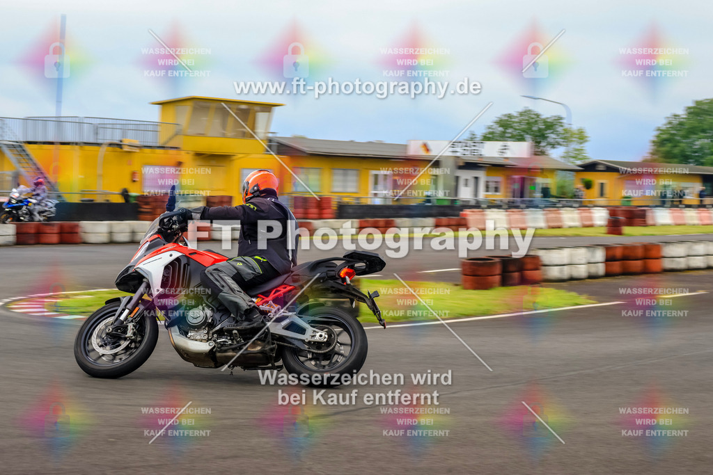 OBK-5503 | Hier findet Ihr Bilder von Touristenfahrten auf der Nürburgring Nordschleife oder von anderen Veranstaltungen die ich besucht habe. Viel Spass beim Durch Schauen 