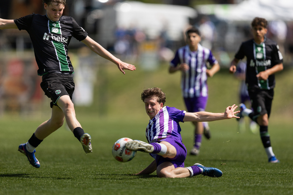 Fußball I Männer I 40. Pfingscup Hollage I 13117 | realhellocedii - Realisiert mit Pictrs.com