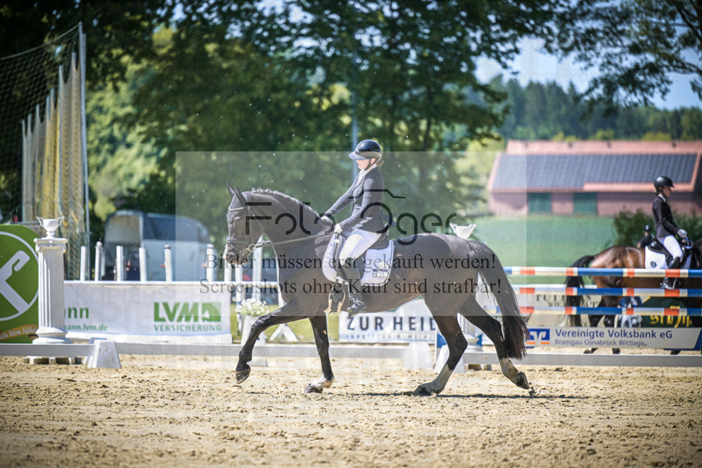 DOS_8670 | Entdecke hochwertige Reitturnierfotos von Foto Oger. Professionell, emotional und authentisch – jetzt Lieblingsmomente im Shop bestellen.Deutschlandweite Turnierfotografie. - Realisiert mit Pictrs.com