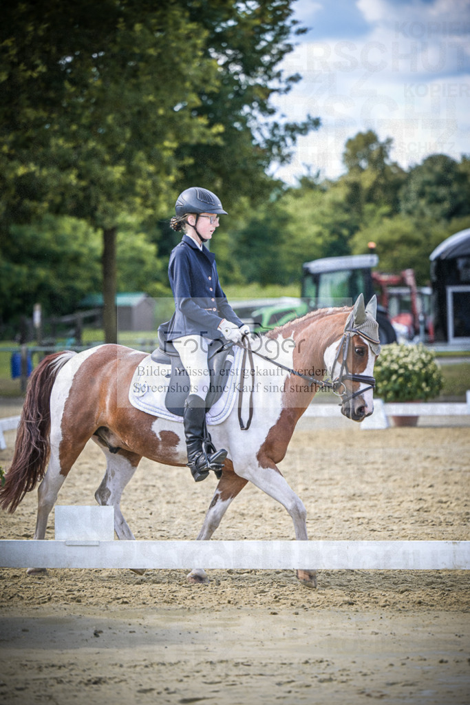 DOS_8923 | Entdecke hochwertige Reitturnierfotos von Foto Oger. Professionell, emotional und authentisch – jetzt Lieblingsmomente im Shop bestellen.Deutschlandweite Turnierfotografie. - Realisiert mit Pictrs.com