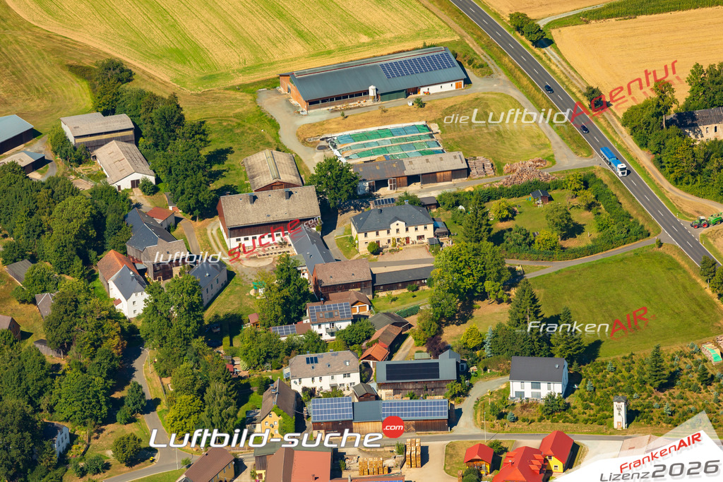 Schöne Luftaufnahme Raumetengrün Kirchenlamitz - Die Luftaufnahme wurde 2025 vom Flugzeug heraus erstellt ( keine Drohne ) - Hochauflösende Luftaufnahme - für professionelle Ausdrucke geeignet. Die Geschenkidee !Mit Lizenz und Bildrechte bestellbar