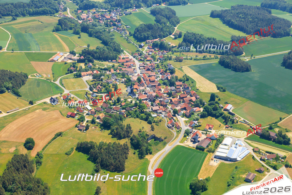 Die Luftaufnahme Steinfeld - Stadelhofen wurde vom UL-Flugzeug (keine Drohne) aus fotografiert.Hohe Druck- Auflösung-die Geschenkidee!